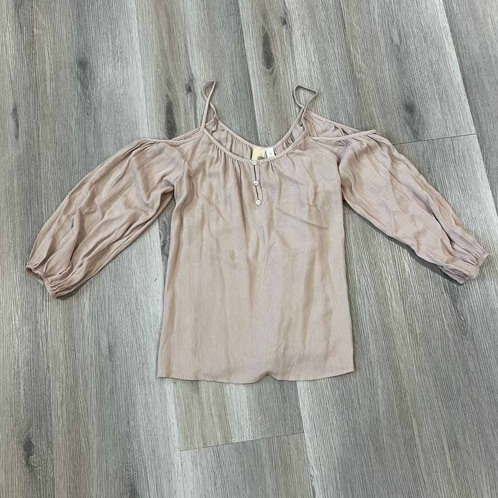 Francesca's Collections Blush Cold-Shoulder Peasant Top